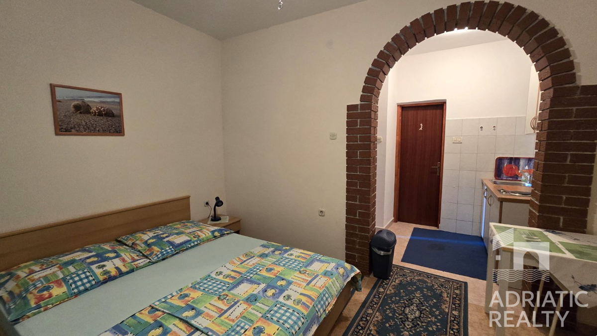 Vodice, družinska hiša z apartmaji - idealna priložnost za turizem