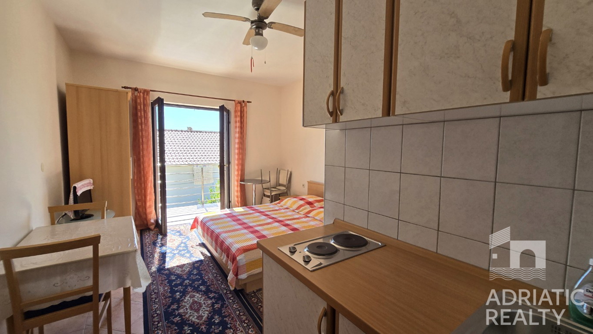 Vodice, družinska hiša z apartmaji - idealna priložnost za turizem