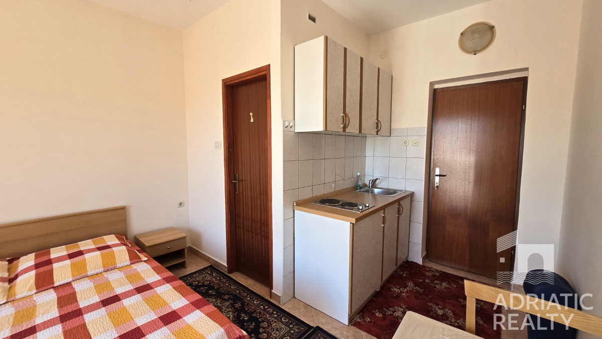 Vodice, družinska hiša z apartmaji - idealna priložnost za turizem