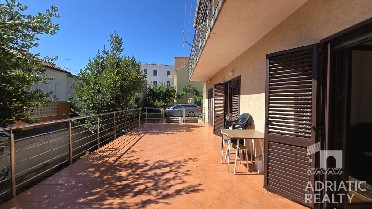 Vodice, družinska hiša z apartmaji - idealna priložnost za turizem