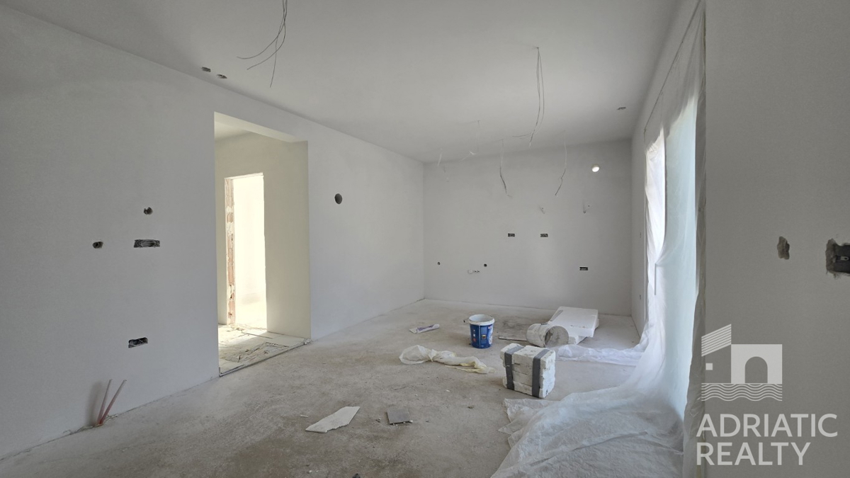 Vodice, trisobno stanovanje s strešno teraso v novogradnji, 131,5 m2