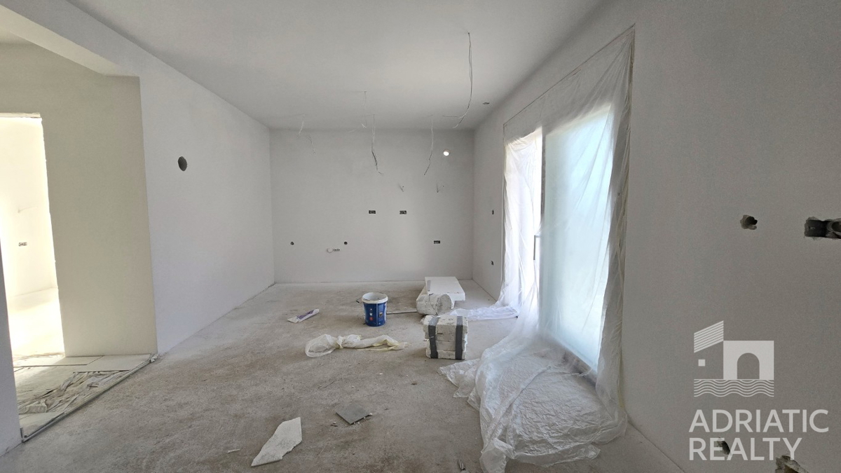 Vodice, trisobno stanovanje s strešno teraso v novogradnji, 131,5 m2