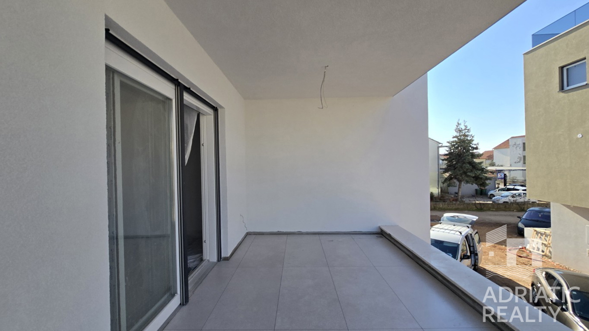 Vodice, trisobno stanovanje s strešno teraso v novogradnji, 131,5 m2