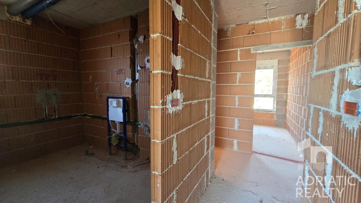 Srima, trisobno stanovanje z veliko teraso in vrtom 196,80 m2