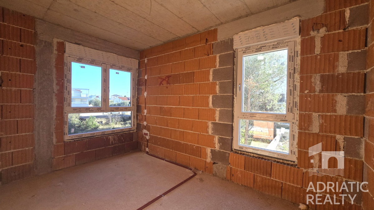 Srima, trisobno stanovanje z veliko teraso in vrtom 196,80 m2