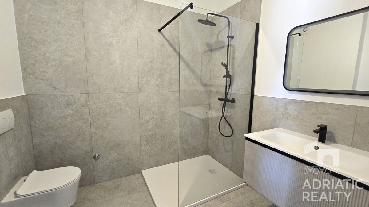 Tribunj, pritlični apartma z dvema spalnicama