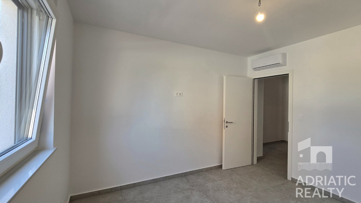 Tribunj, pritlični apartma z dvema spalnicama