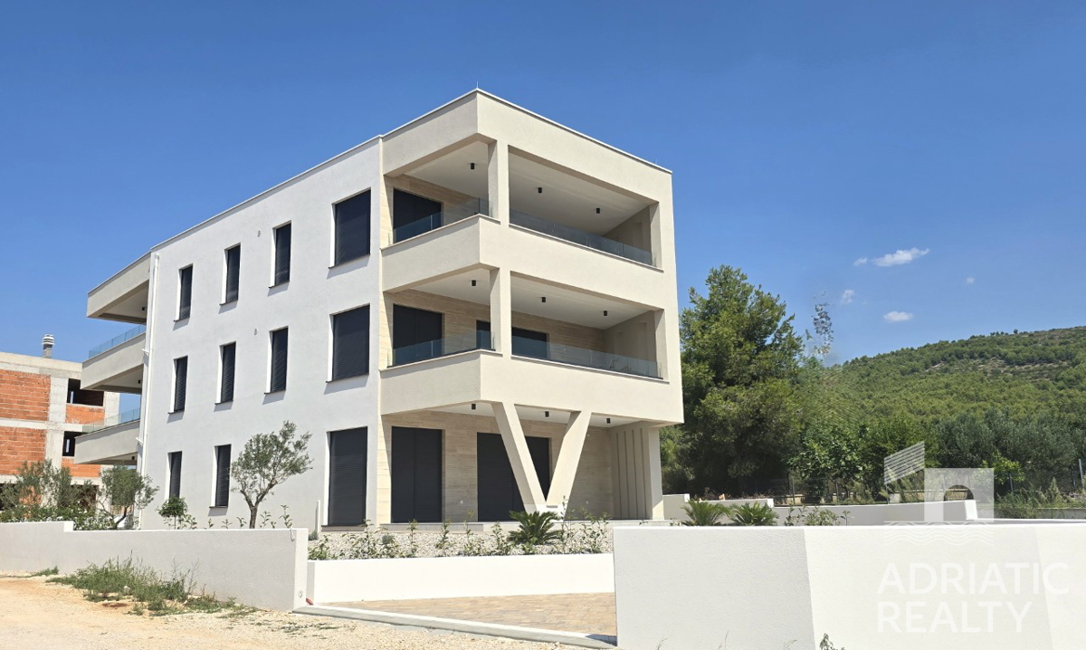 Tribunj, pritlični apartma z dvema spalnicama