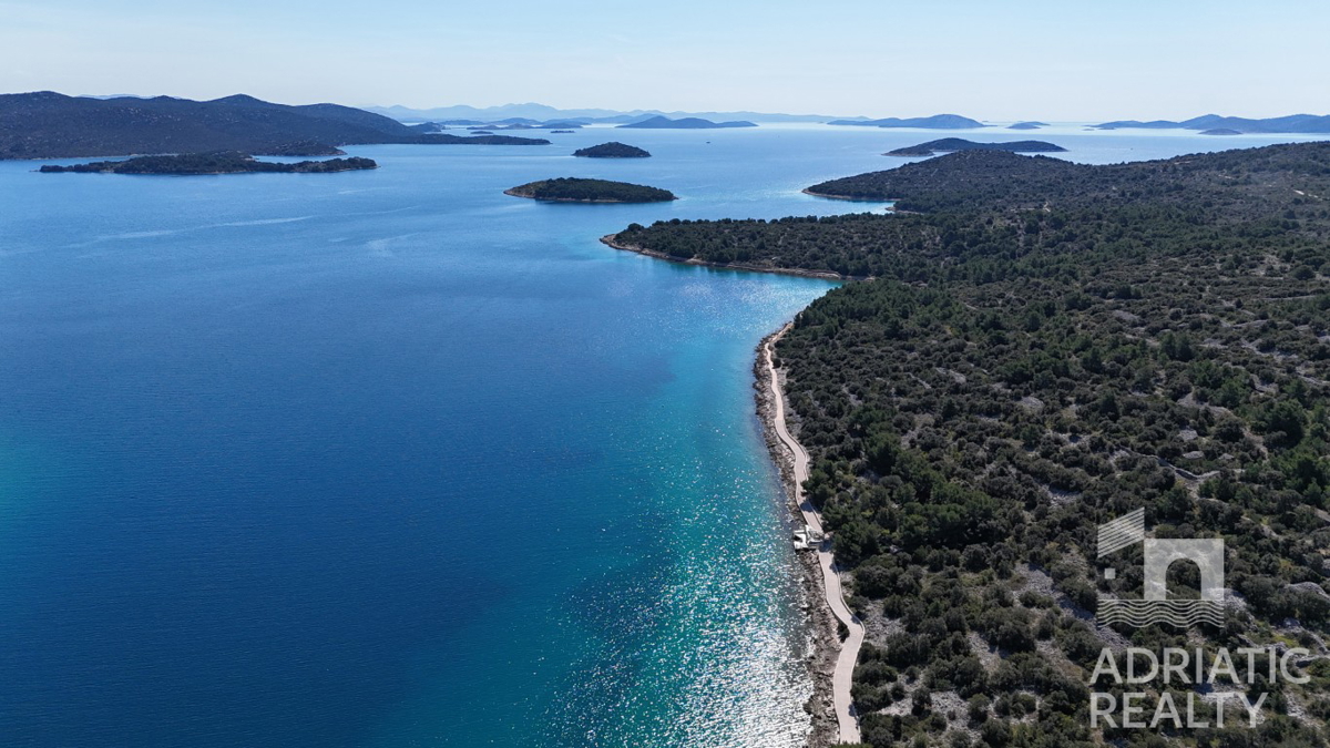 Jezera, otok Murter, sodoben dvoetažni apartma z bazenom na strešni terasi