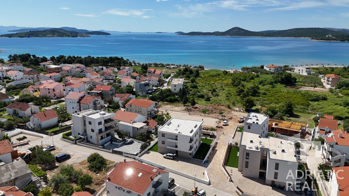 Vodice, dvosobno stanovanje v novogradnji - manj kot 5 min hoje do plaže
