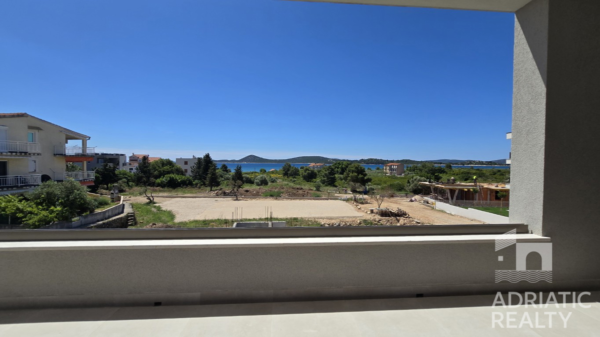Vodice, dvosobno stanovanje v novogradnji - manj kot 5 min hoje do plaže