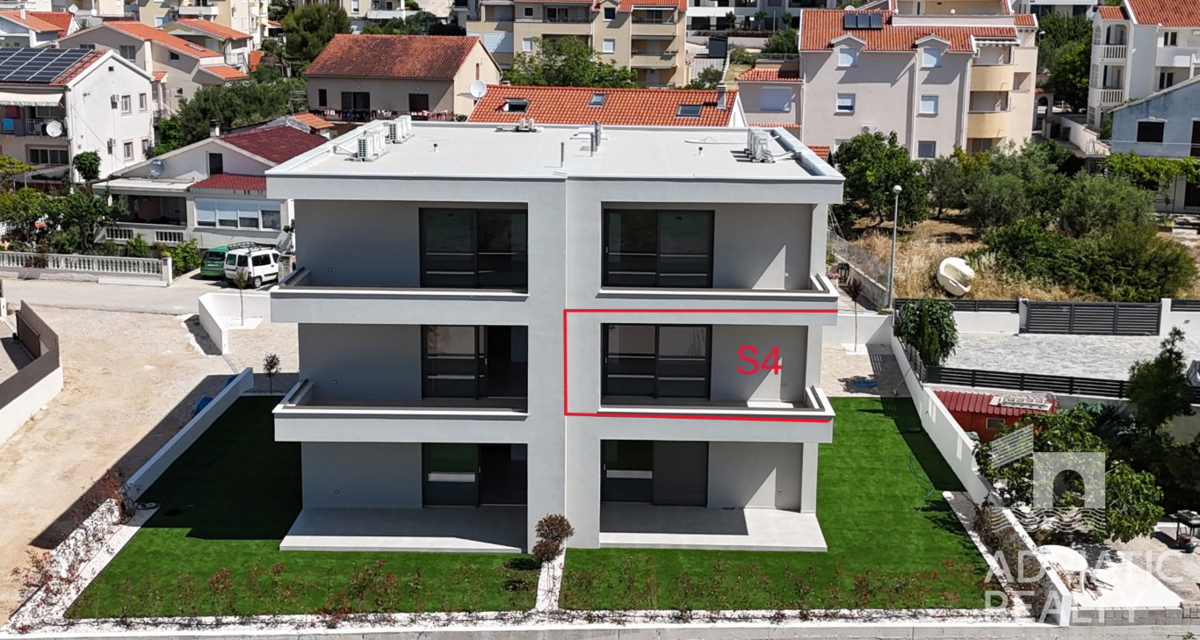 Vodice, dvosobno stanovanje v novogradnji - manj kot 5 min hoje do plaže