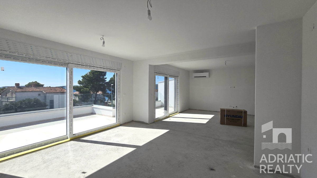 Brodarica, prostoren penthouse, 156,65 m2, 70 m od morja