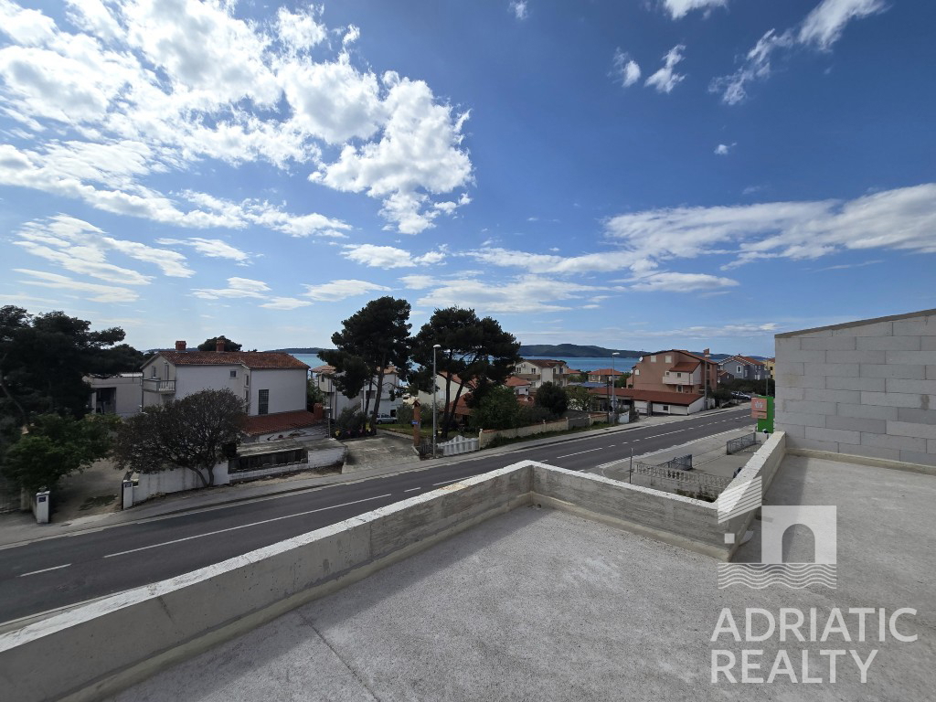Brodarica, prostoren penthouse, 156,65 m2, 70 m od morja