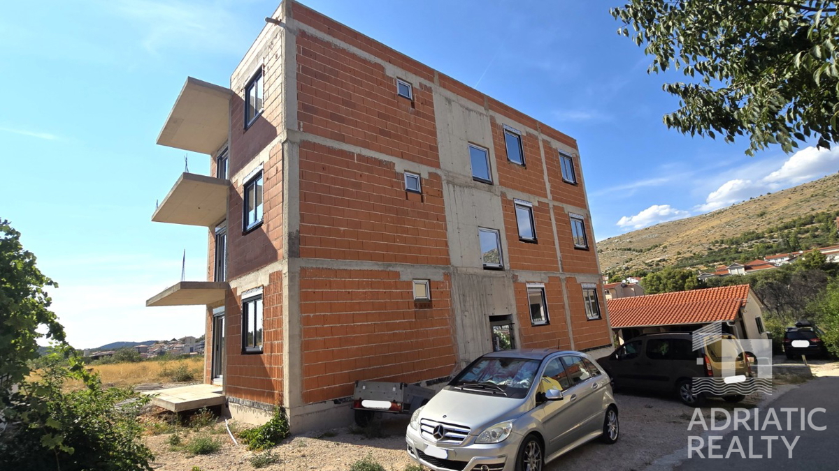 Grebaštica, dvosobno stanovanje z vrtom v bližini plaže