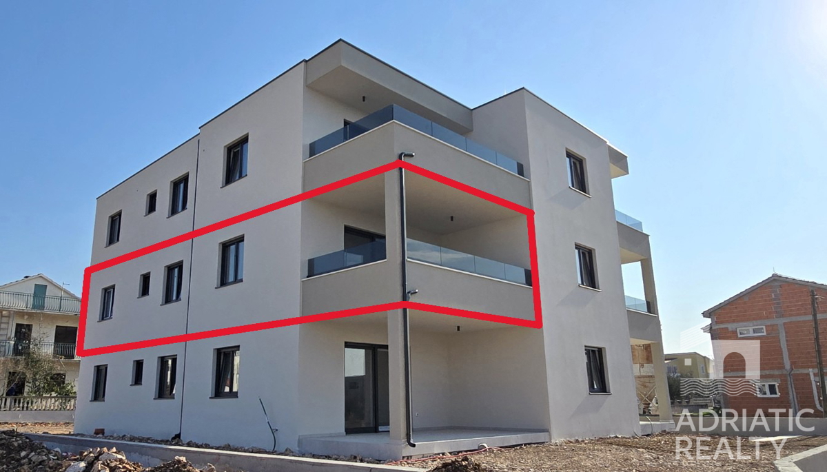 Vodice, dvosobno stanovanje s teraso in parkirnim mestom