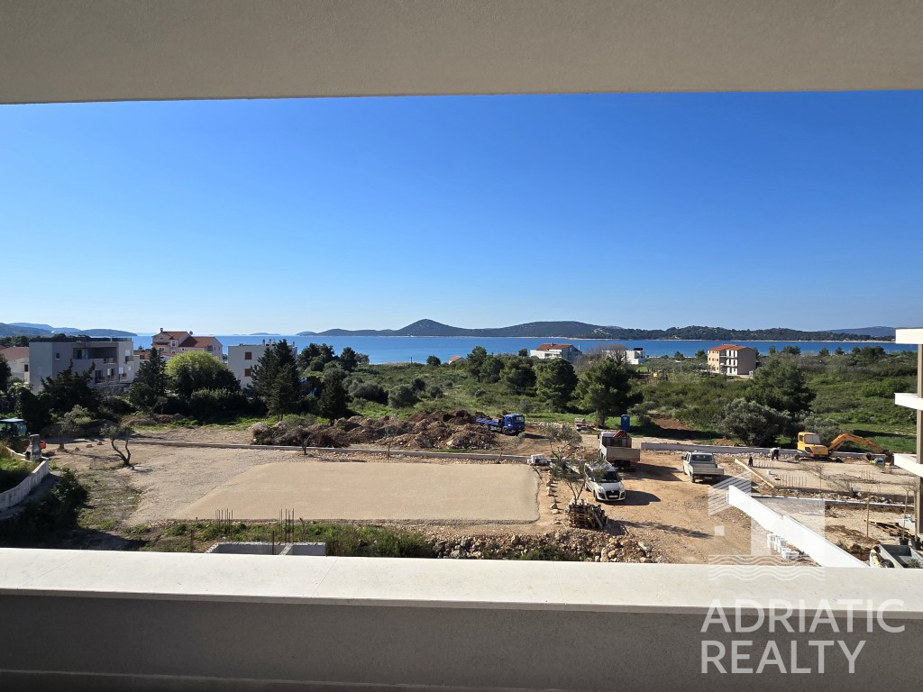 Vodice, moderan trosoben stan s prekrasnim pogledom na morje