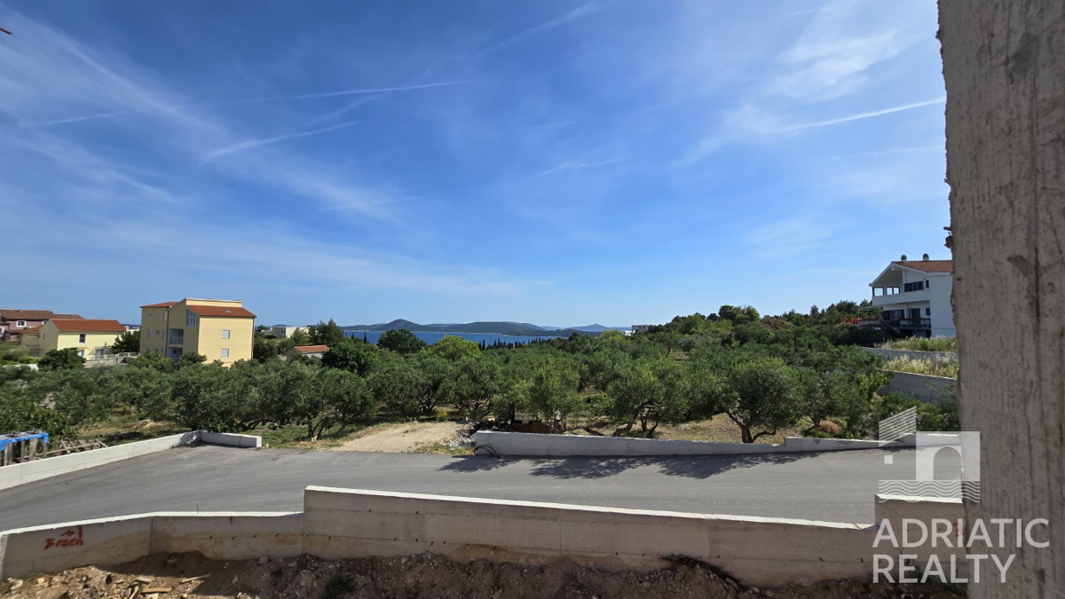 Vodice, moderna dvojna kuća s pogledom na morje