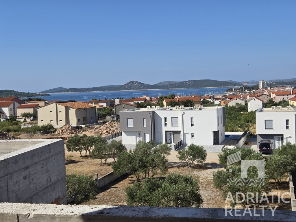 Vodice, ekskluzivni penthouse z razgledom na morje v sodobni novogradnji