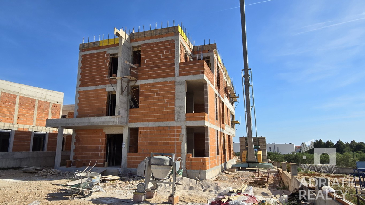 Vodice, ekskluzivni penthouse z razgledom na morje v sodobni novogradnji