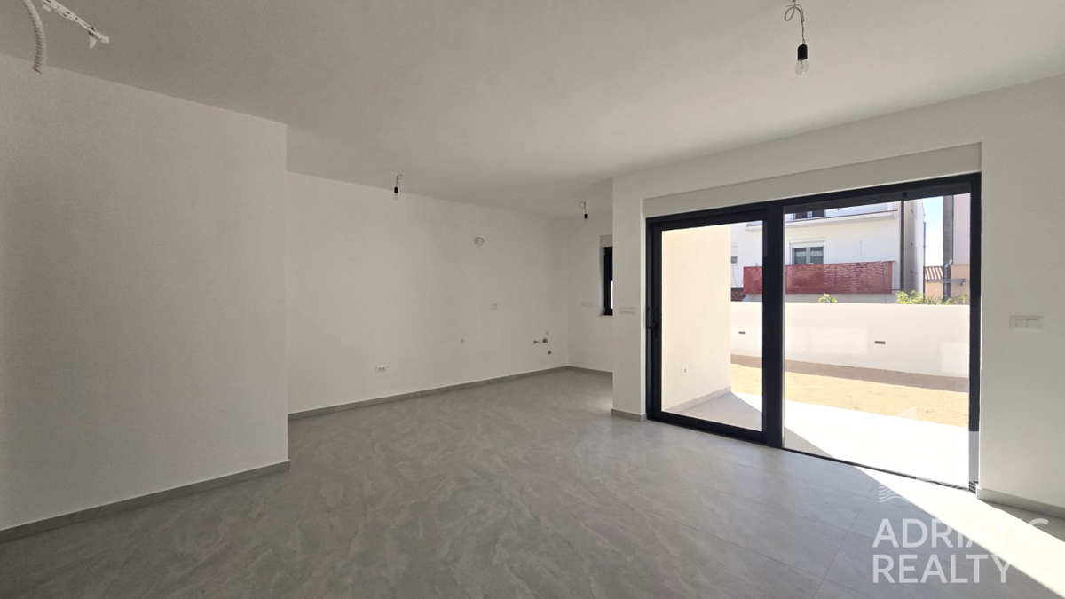 Vodice, novogradnja, dvonadstropno stanovanje z dvema spalnicama in balkon