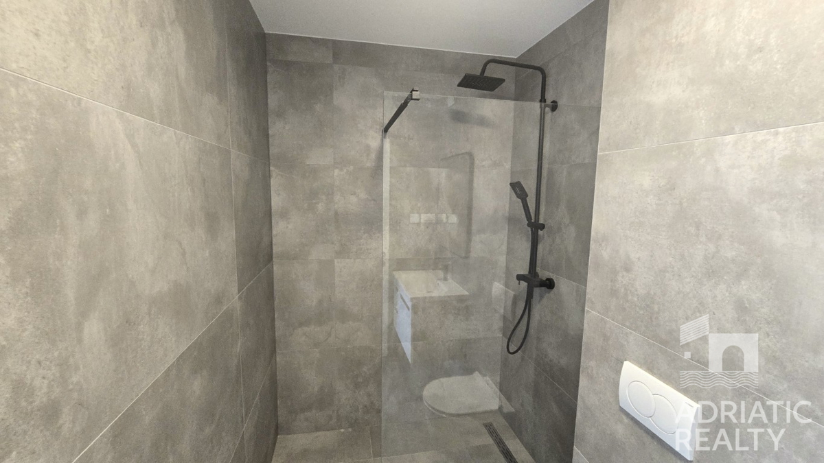 Vodice, novogradnja, dvonadstropno stanovanje z dvema spalnicama in balkon