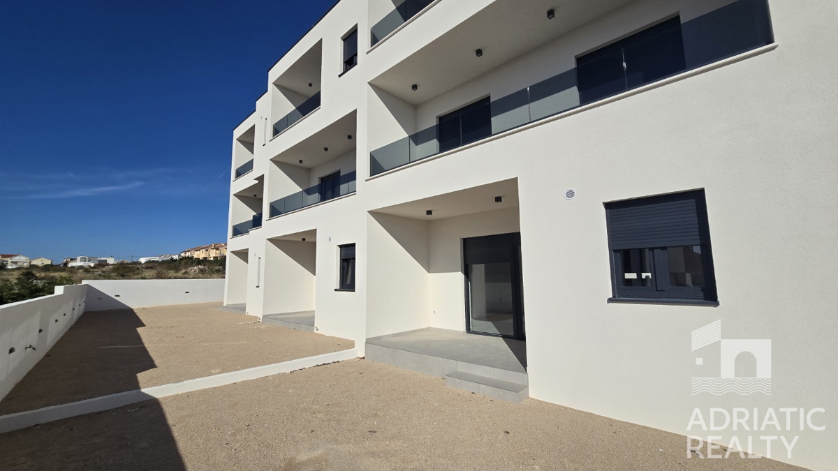 Vodice, novogradnja, dvonadstropno stanovanje z dvema spalnicama in balkon