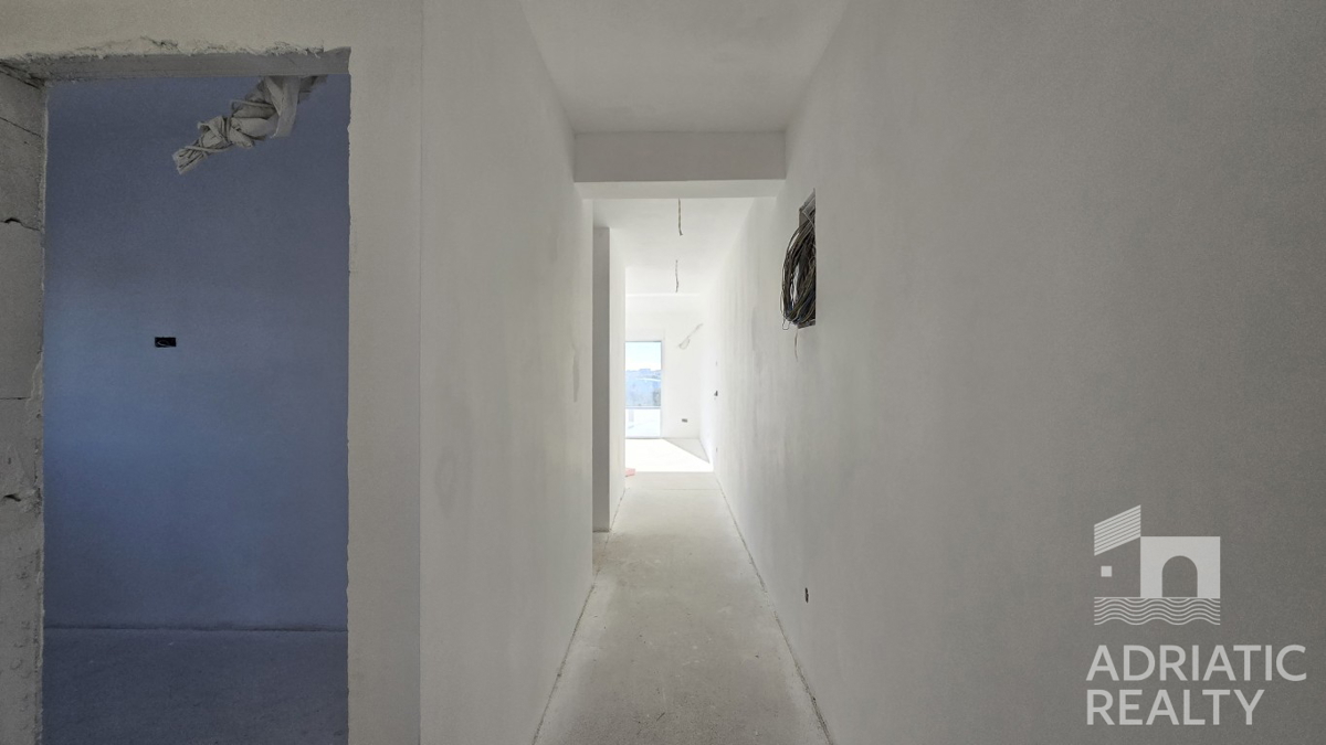 Vodice, dvoetažni stan s krovno teraso in čudovitim pogledom na morje