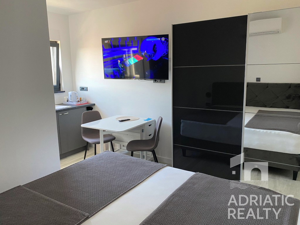 Srima, dvosobno stanovanje + enosobni apartma 50 m od plaže