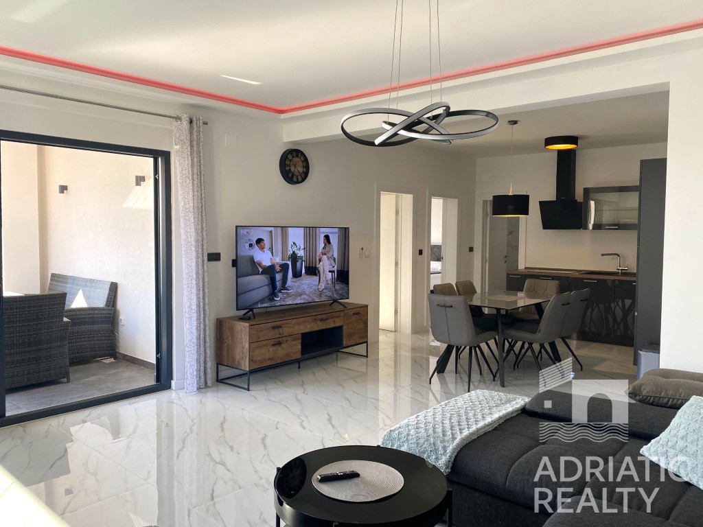 Srima, dvosobno stanovanje + enosobni apartma 50 m od plaže