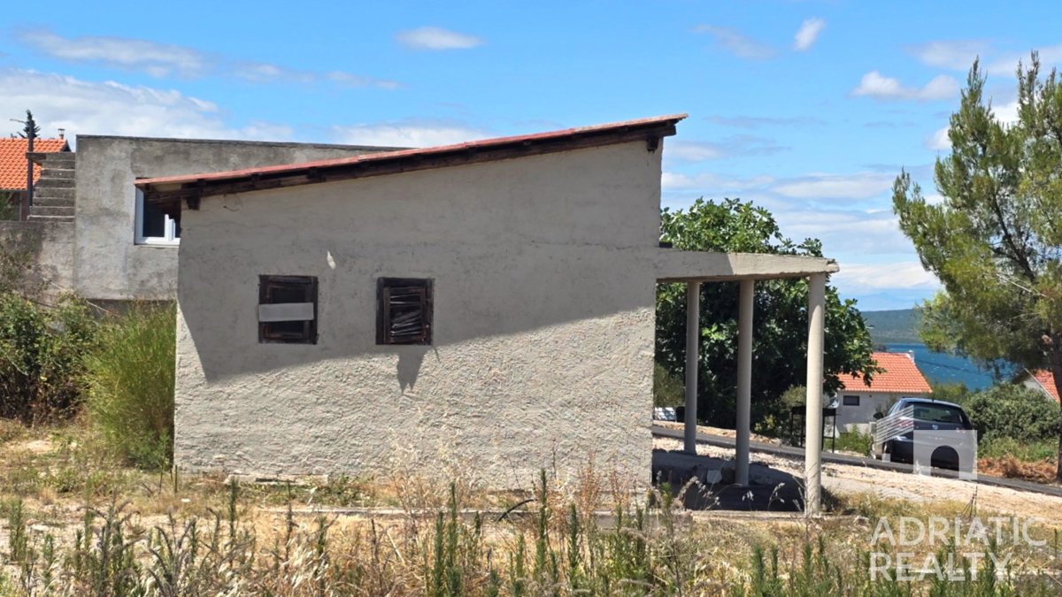 Okolica Šibenika, Bilice, hišica s potencialom, pogled na morje