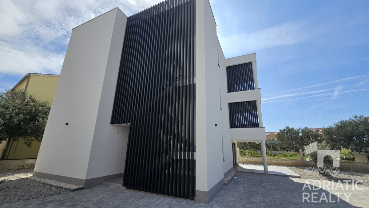 Vodice, sodoben dvoposteljni apartma z vrtom