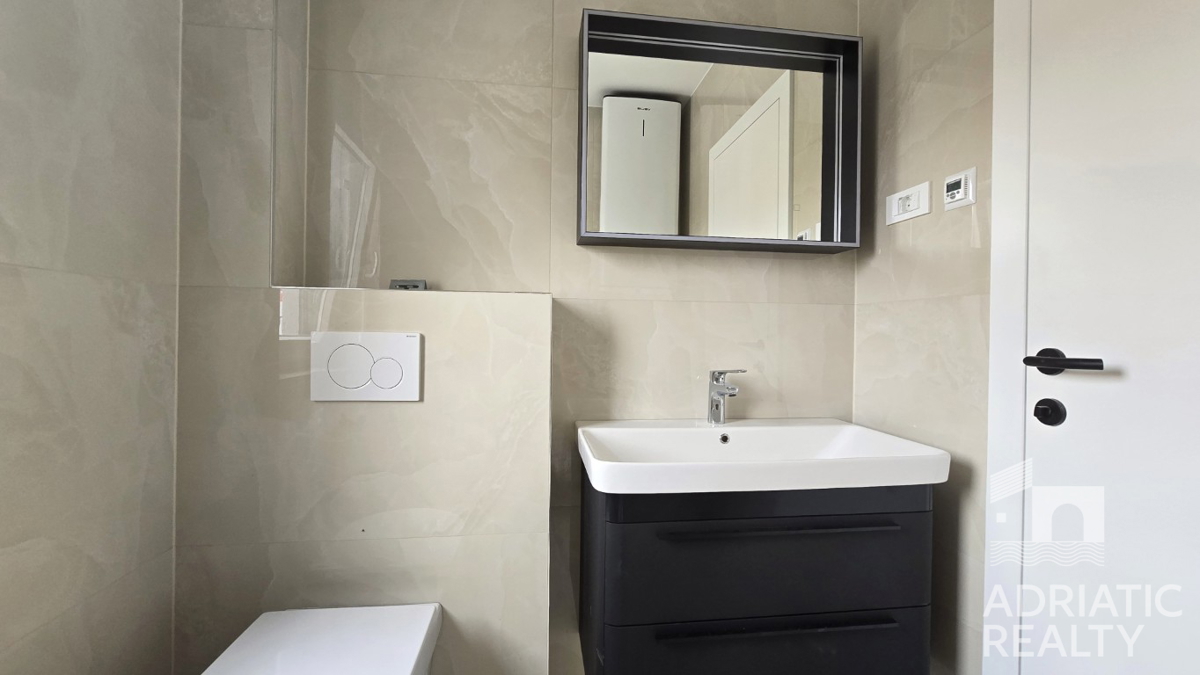 Vodice, sodoben dvoposteljni apartma z vrtom