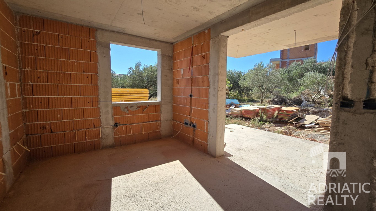 Vodice, dvosobno stanovanje z vrtom