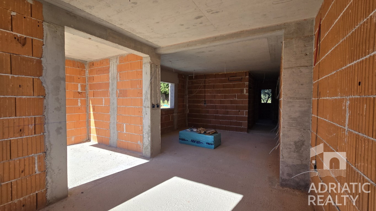 Vodice, dvosobno stanovanje z vrtom