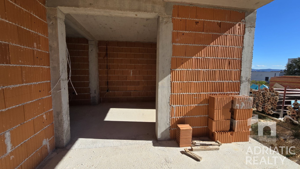 Vodice, dvosobno stanovanje z vrtom