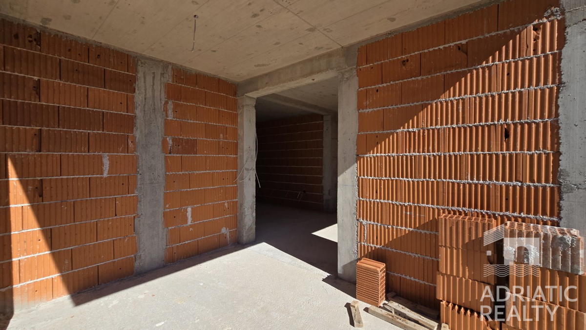 Vodice, dvosobno stanovanje z vrtom