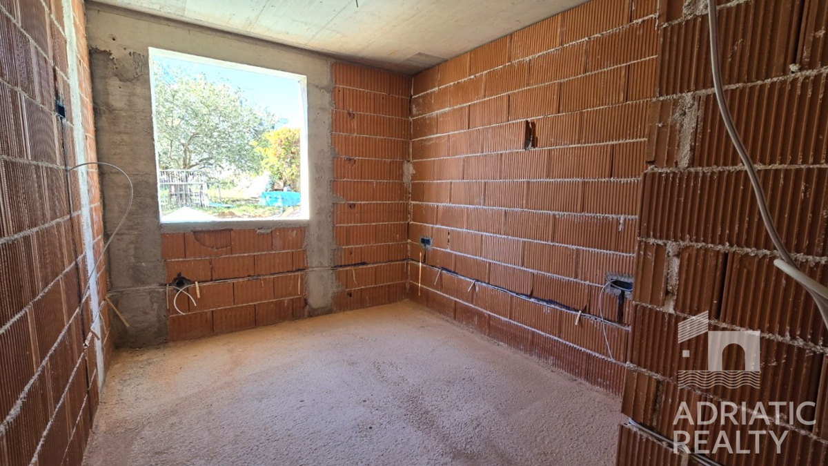 Vodice, dvosobno stanovanje z vrtom