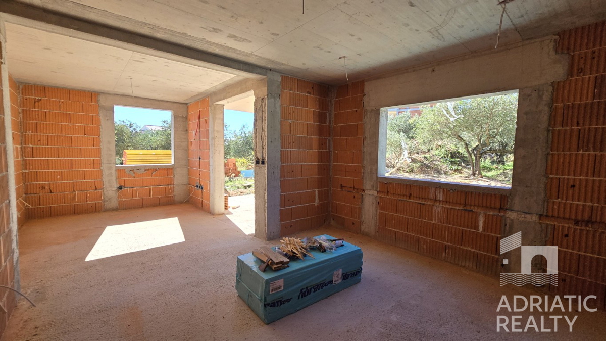 Vodice, dvosobno stanovanje z vrtom