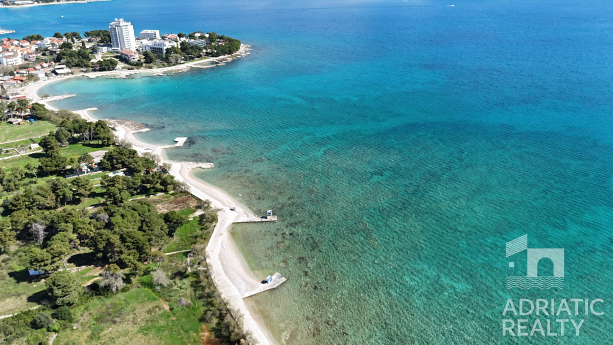 Vodice, novogradnja, moderna dvojna hiša z garažo in bazenom