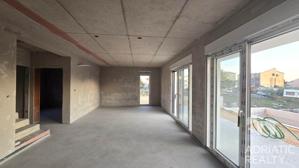 Vodice, novogradnja, moderna dvojna hiša z garažo in bazenom