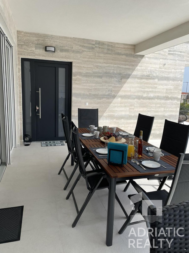 Vodice, moderna samostojna hiša s bazenom