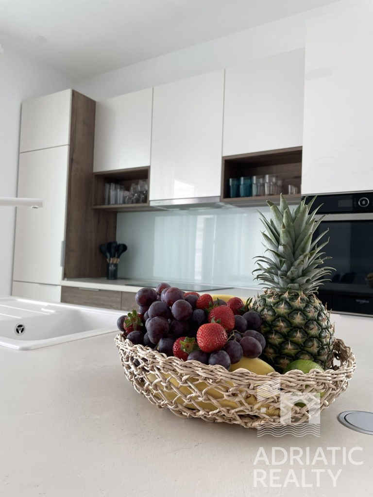 Vodice, moderna samostojna hiša s bazenom