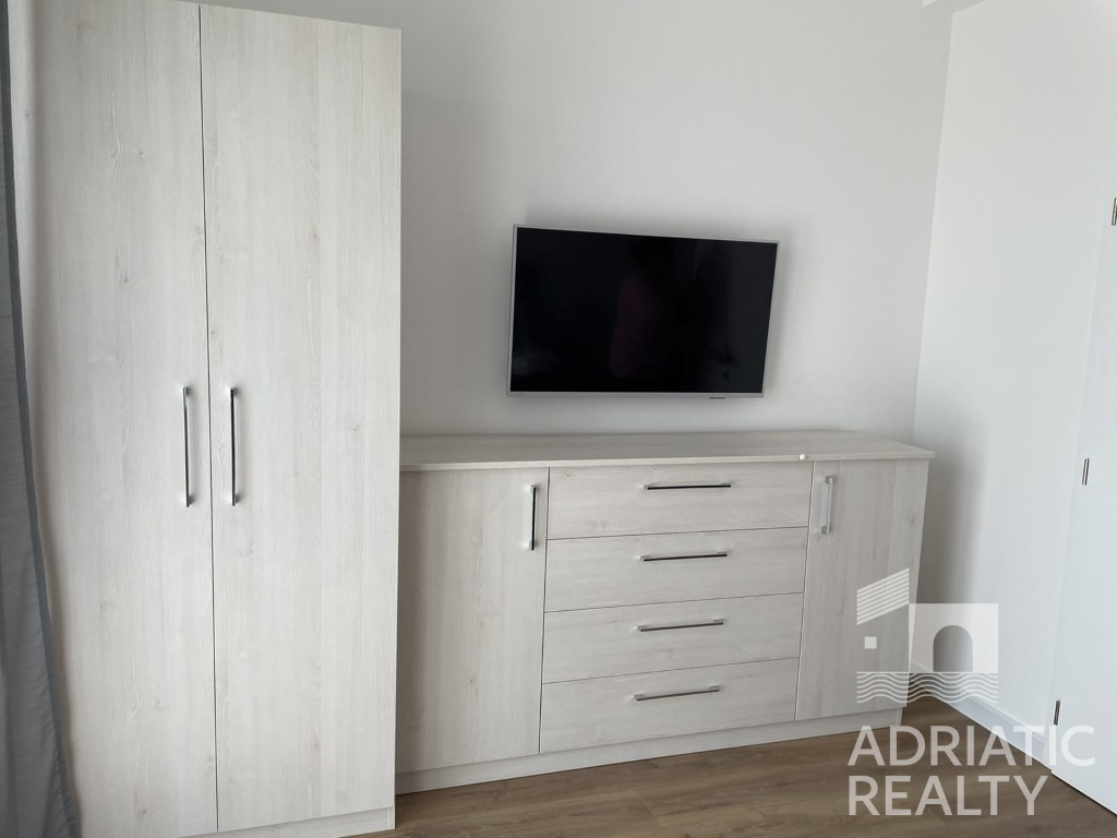 Vodice, moderna samostojna hiša s bazenom