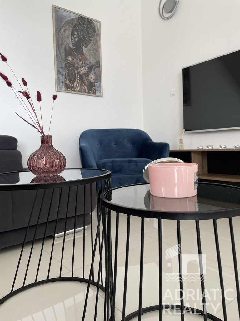 Vodice, moderna samostojna hiša s bazenom