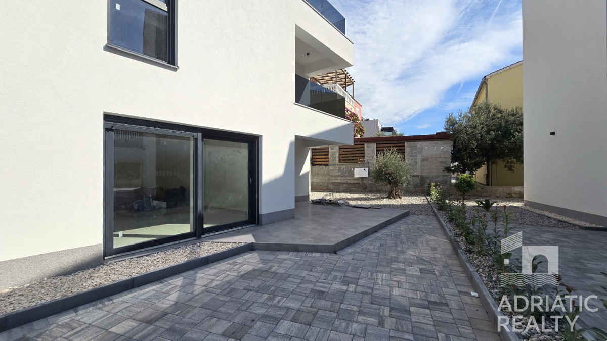 Vodice, sodoben dvoposteljni apartma z vrtom