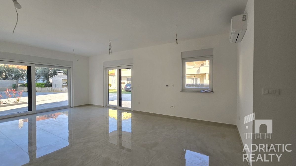 Vodice, sodoben dvoposteljni apartma z vrtom