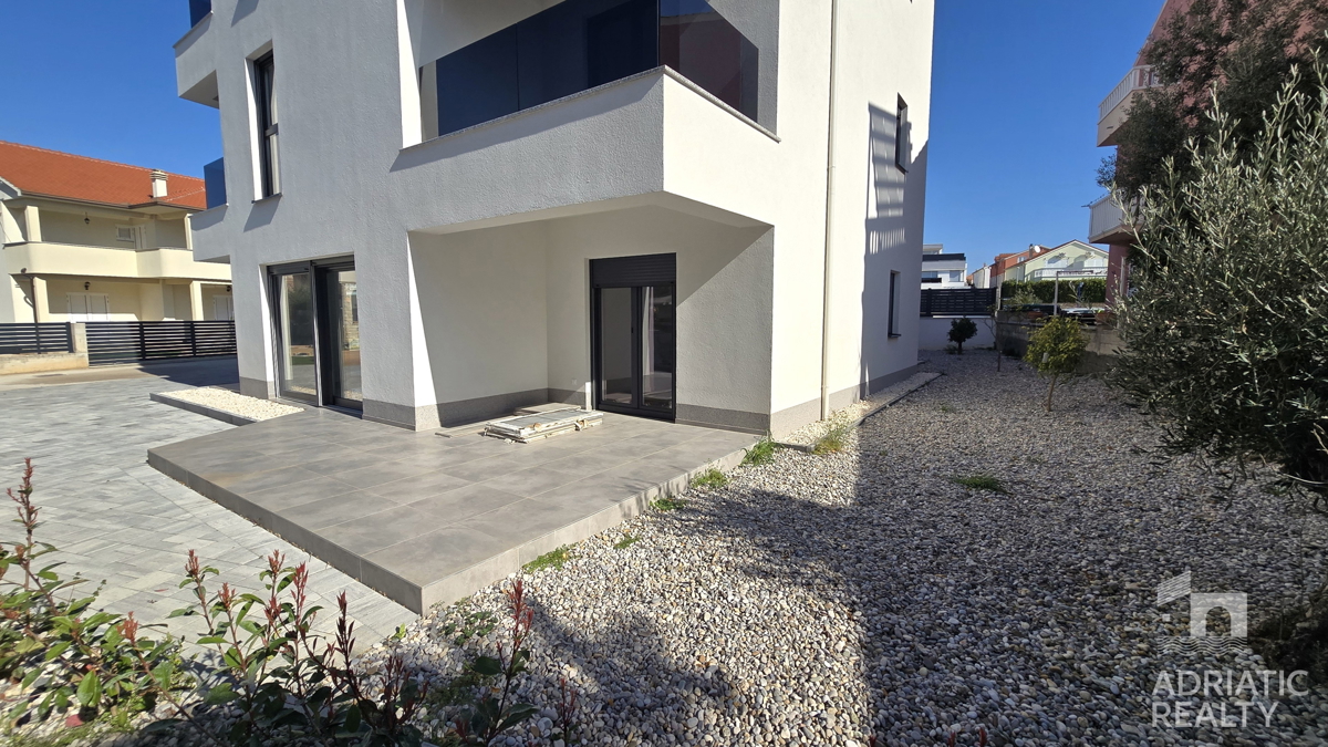 Vodice, sodoben dvoposteljni apartma z vrtom