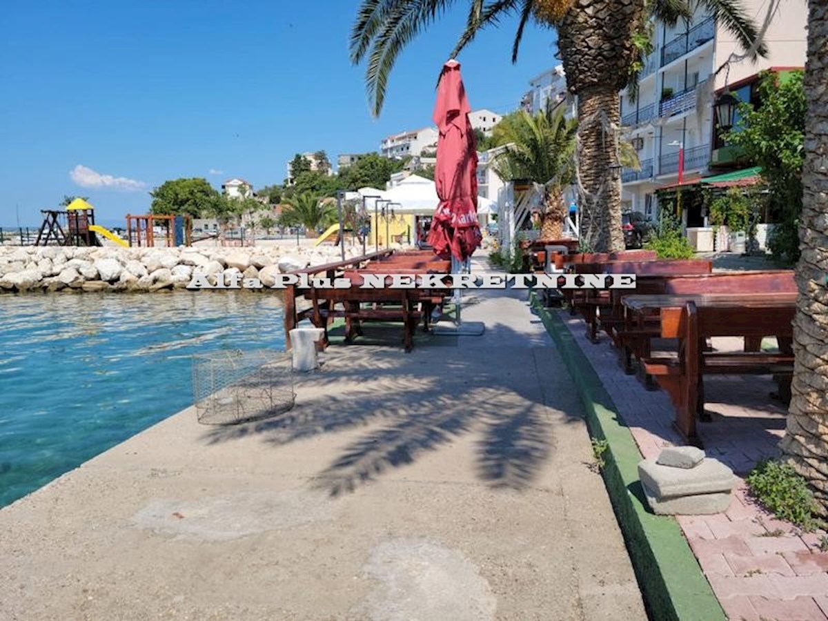 Vrstna hiša 20 metrov od plaže