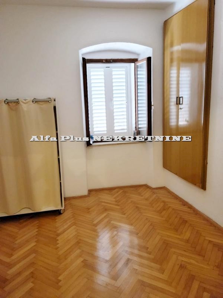 Vrstna hiša 20 metrov od plaže